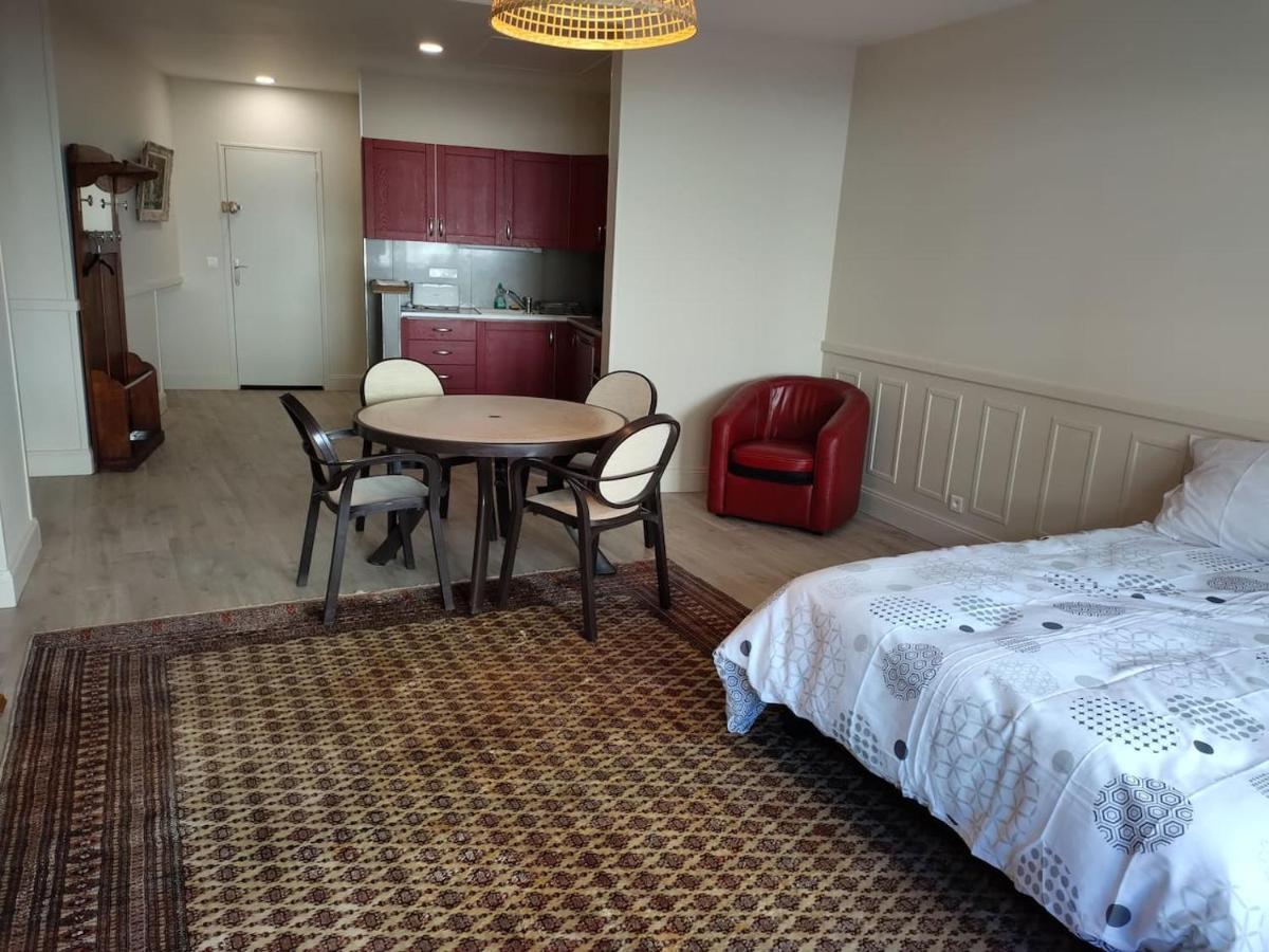 Tres Grand Studio Au Pied Du Plateau D'Angouleme. Eksteriør billede